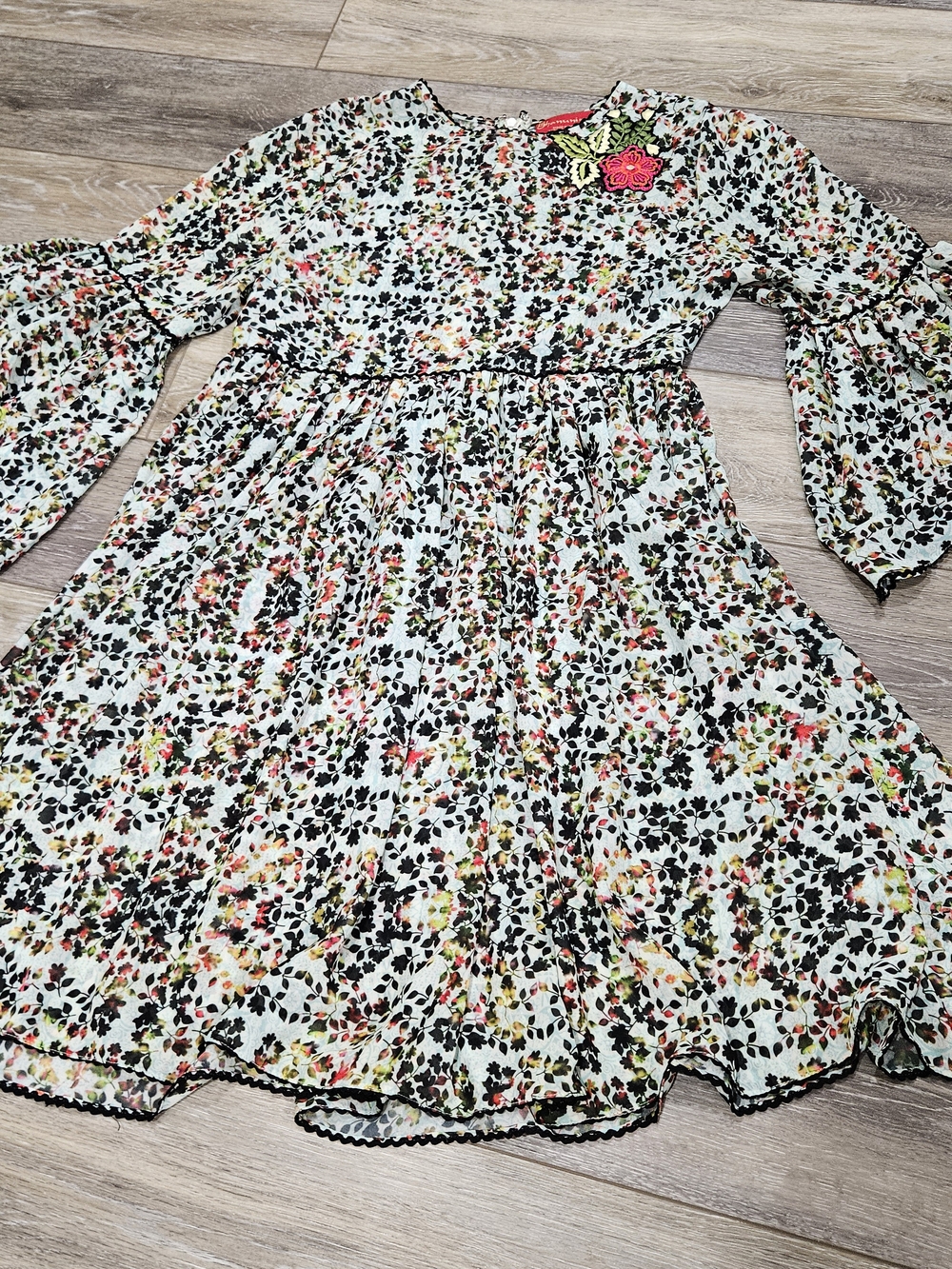 Anthropolpgie Bhanuni Libra Embroidered Floral Bell-Sleeve Mini Dress Size 6 - Picture 3 of 9